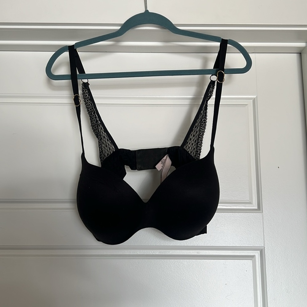 Victoria’s secret incredible perfect shape adjustable TStrap bra with padding